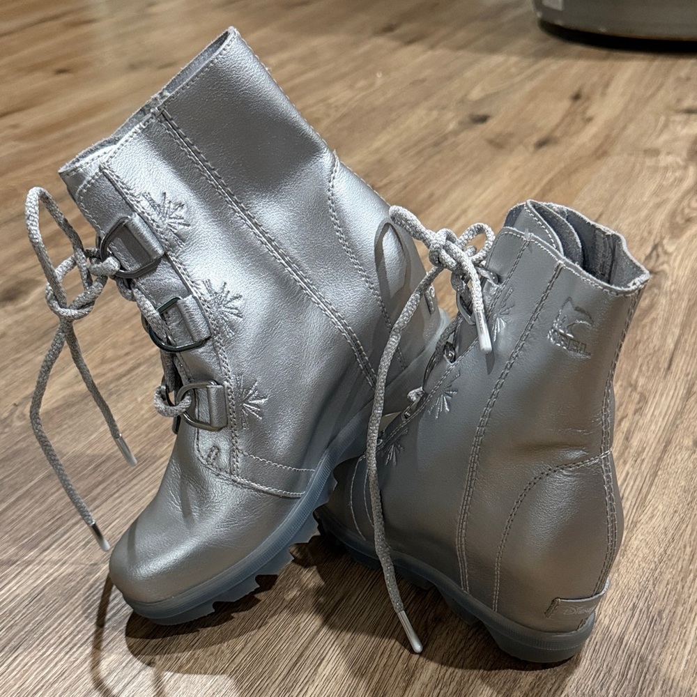 Sorel Disney Frozen Silver Boots